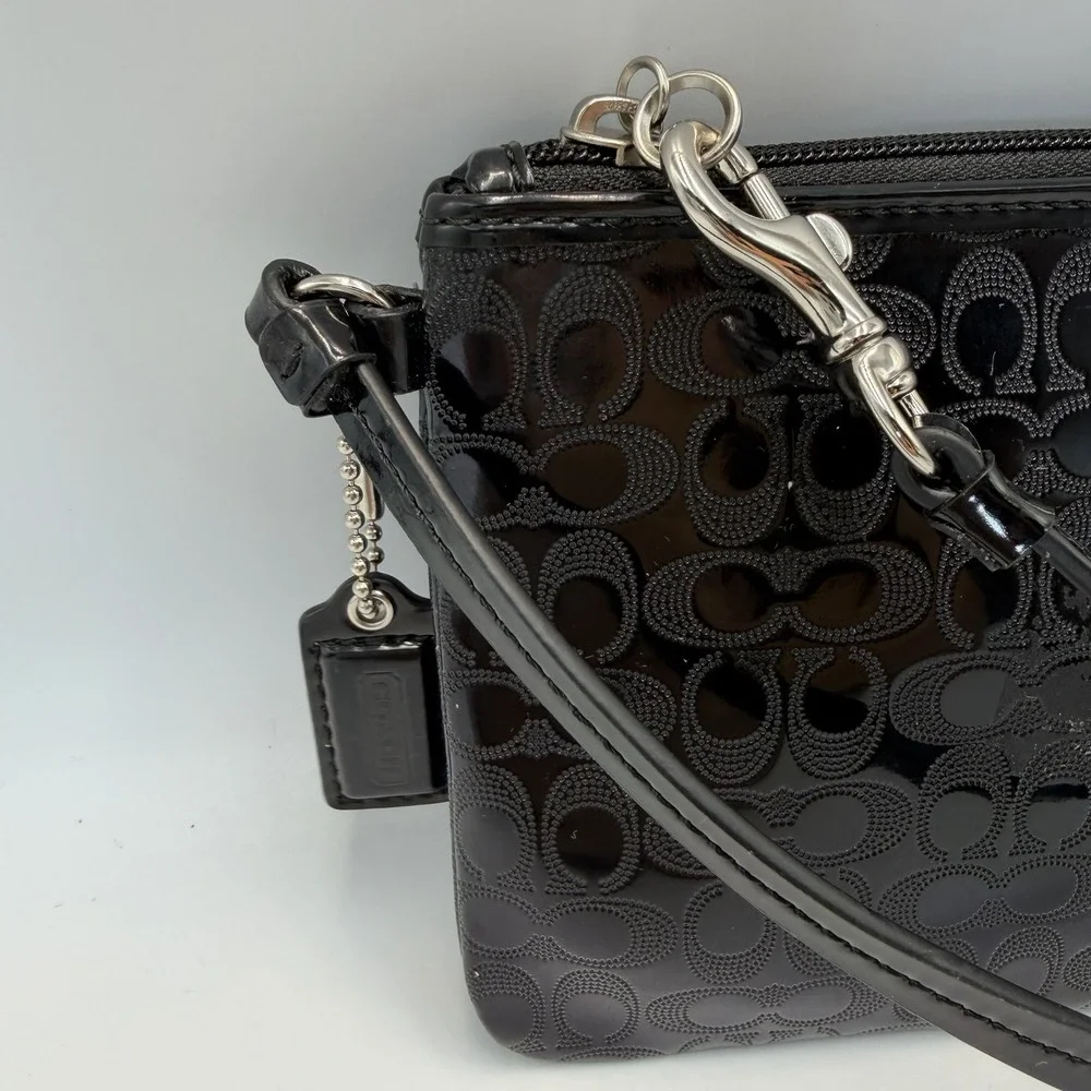 Coach 5x7 Embossed Black Patent Leather Bow Heart Wristlet Wallet 7.5'' X 5''